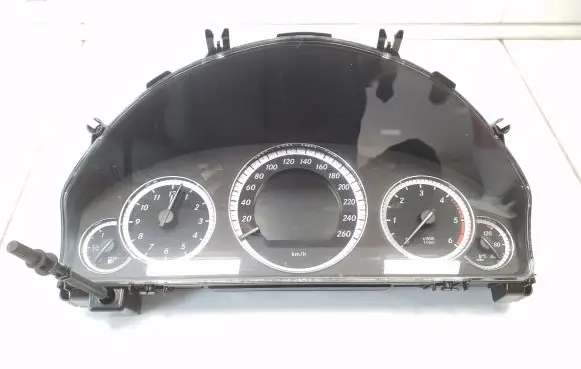 Mercedes-Benz E W212 Speedometer (instrument cluster) A2129004104 A2125400548