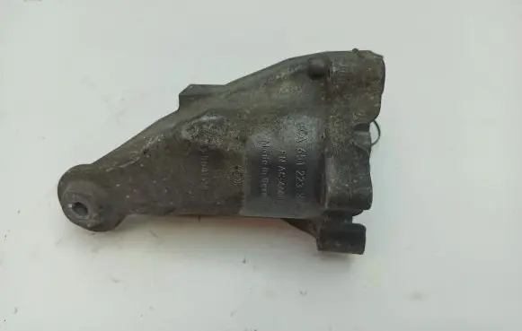Mercedes-Benz E W212 Engine mounting bracket A6512233404 GD01555 ENAC46000