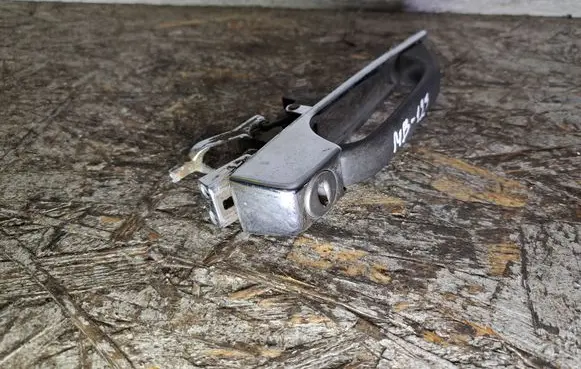 Mercedes-Benz E W123 Front door exterior handle
