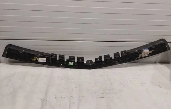 Front bumper lip