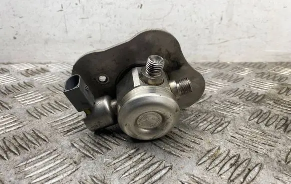 BMW 3 E90 E91 Fuel injection high pressure pump 7562473