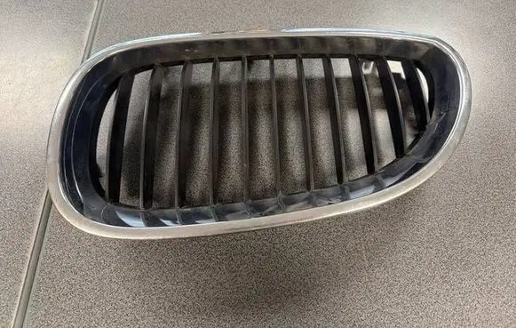BMW 5 E60 E61 Front bumper upper radiator grill 51137027061