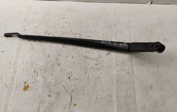 Toyota Auris 150 Front wiper blade arm 8522102190