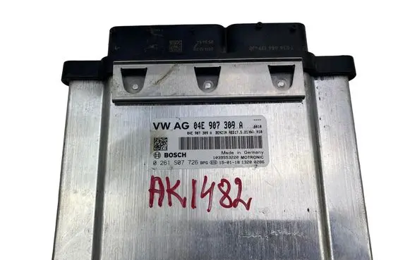 Volkswagen Golf VII Engine control unit/module 04E907309A 0261S07726