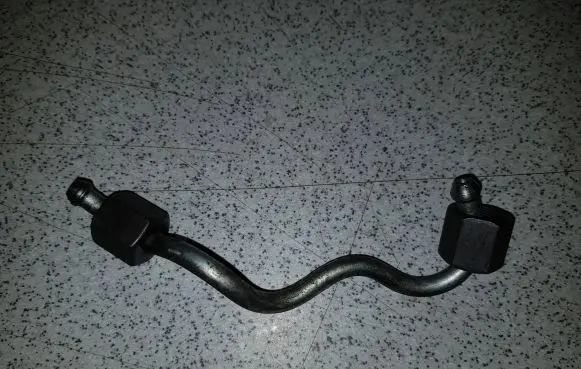 BMW 5 E60 E61 Fuel injector supply line/pipe 13537792713
