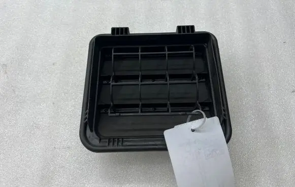 Hyundai Ioniq Quarter panel pressure vent 81384548