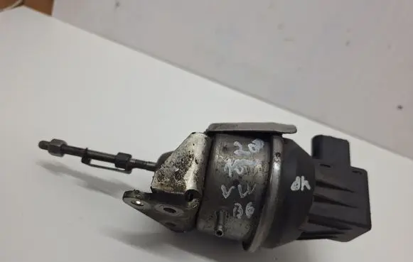 Volkswagen PASSAT B6 Turbo charger electric actuator 