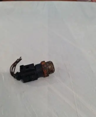 Volkswagen PASSAT B5 Coolant temperature sensor 