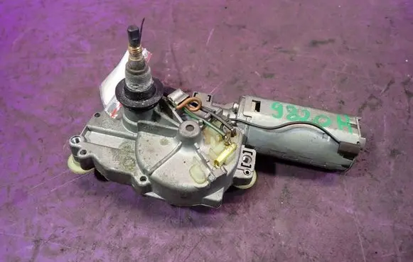 Volkswagen Golf IV Rear window wiper motor