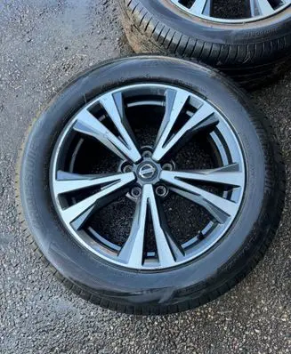 Nissan X-Trail T32 R18 alloy rim 6FR3A