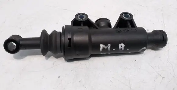 Mercedes-Benz C W204 Clutch master cylinder A2042900112