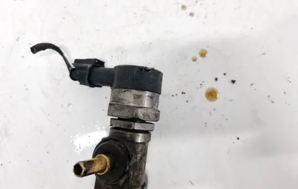 Renault Laguna III Fuel pressure sensor H8200610770 0281002800