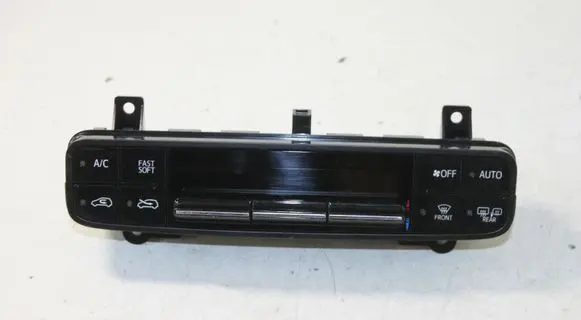 Toyota Auris E180 Climate control unit 75H695