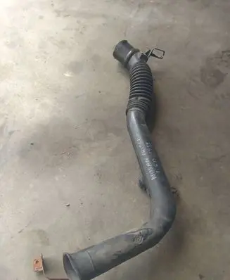 Nissan Primera Oil fill pipe 25010 2F000