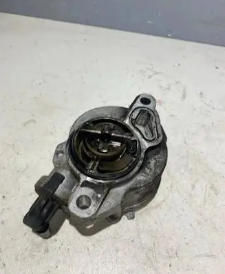 Volvo C30 Vacuum pump D1562B 0402W D1562B0402W