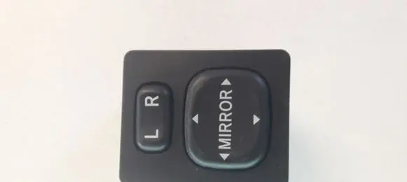 Toyota Avensis Verso Wing mirror switch 183574