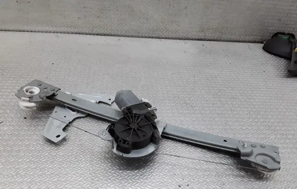 Toyota Aygo AB10 Front door window regulator with motor 698200H020