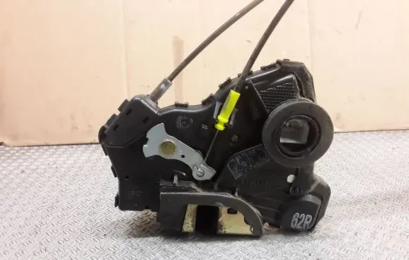 Toyota Corolla E120 E130 Front door lock 