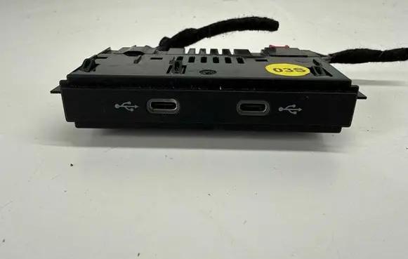 Volkswagen Tiguan Allspace USB socket connector 5NA035736