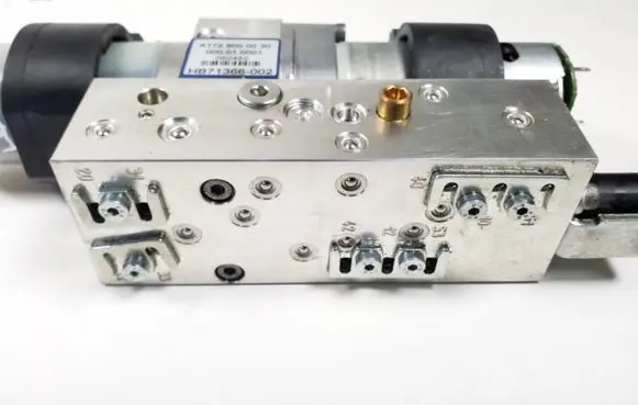 Mercedes-Benz SLK R172 Convertible roof hydraulic pump A1728000030