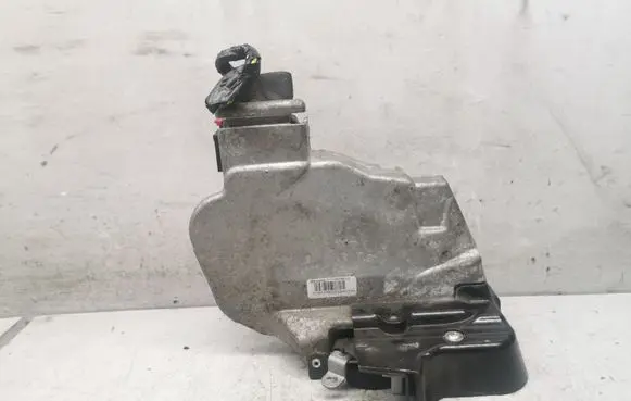 Volvo V50 Front door lock 30799335