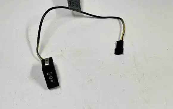 BMW 3 E90 E91 AUX in-socket connector 6930561 61316930561