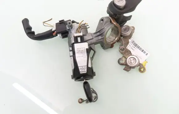 Toyota Yaris Ignition lock 450200D01
