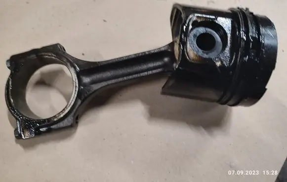 Piston with connecting rod