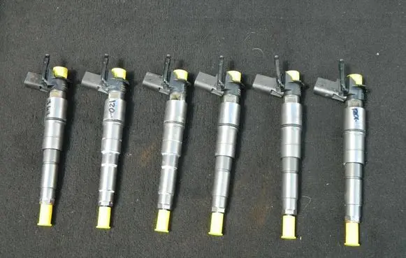 BMW 3 E90 E91 Fuel injector 7792721