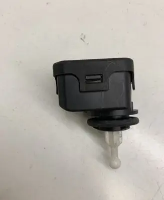 Volkswagen PASSAT B5.5 Headlight level adjustment motor 1J0941295C
