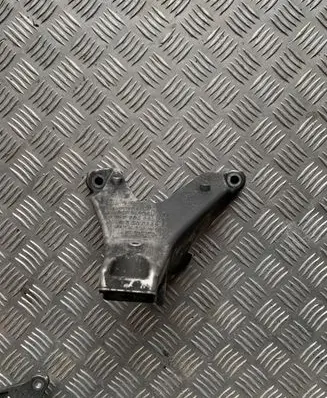 Audi A4 S4 B7 8E 8H Engine mounting bracket 8E0199308AR 8E0199308