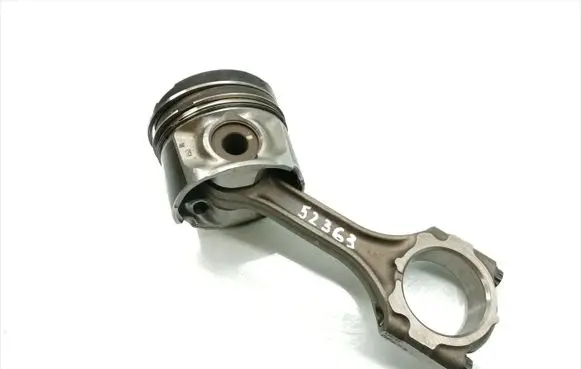 Toyota Avensis T270 Piston with connecting rod 