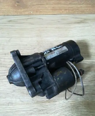Renault Megane I Starter motor D6RA104 02L91021CG