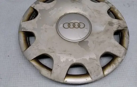 Audi A6 S6 C4 4A R15 wheel hub/cap/trim 4A0601147A
