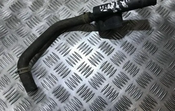 Volkswagen PASSAT B5 Engine coolant pipe/hose 038121132d