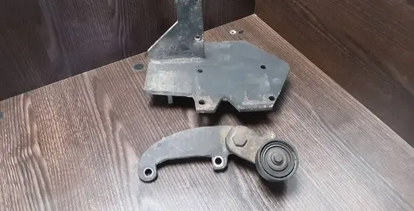 Fiat Ducato A/C compressor mount bracket KONDICIONIERIAUSSIURBLIOSALDYTUVOKOMPRESORIAUSLAIKIKLISSUGUOLIU