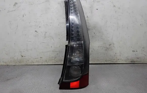 Mitsubishi Grandis Rear/tail lights