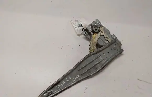 Rear door manual window regulator