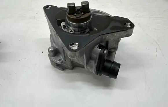 Mercedes-Benz C W206 Vacuum pump 100822B