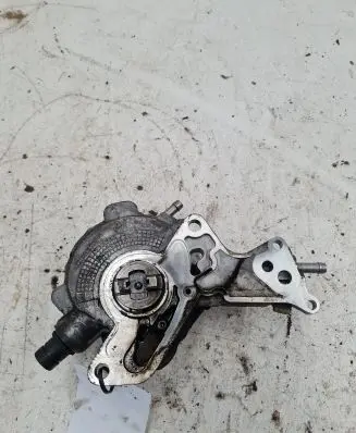 Volkswagen Touran I Vacuum pump