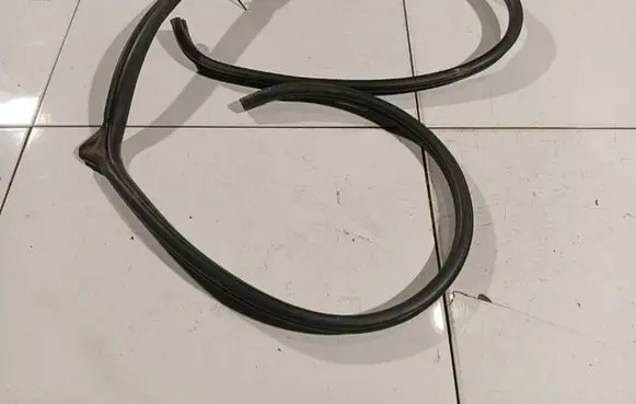 Mazda 3 I Rubber seal front coupe door 