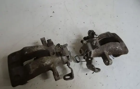 Opel Meriva A Rear brake caliper