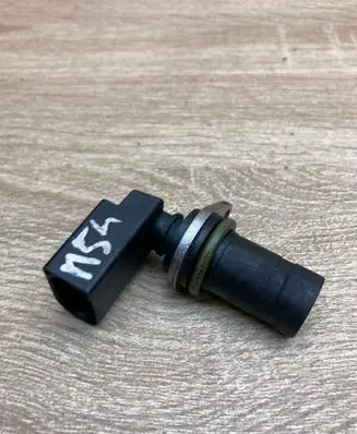 BMW 5 E60 E61 Camshaft position sensor 8709616 N54