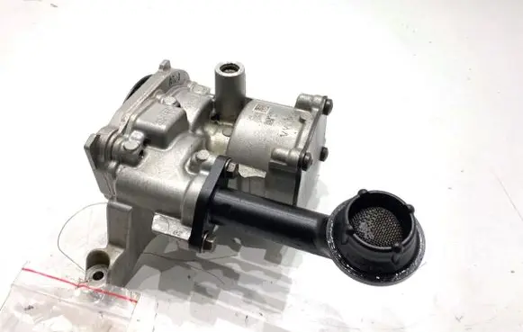 Skoda Octavia Mk3 (5E) Oil pump 04L145208T