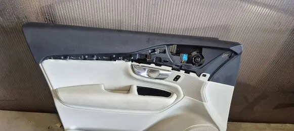 Volvo XC90 Front door card panel trim 