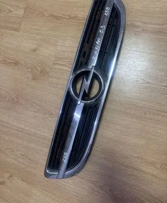 Opel Zafira A Front bumper upper radiator grill GM24453538 24453538