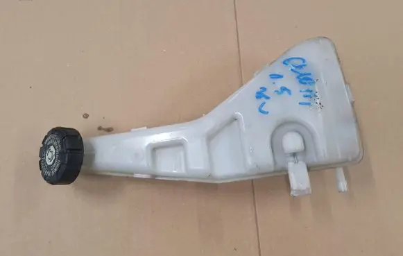 Renault Clio III Brake fluid reservoir 