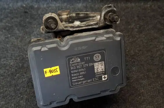 Volkswagen Caddy ABS Pump 1K0907379BM 1K0614517ED