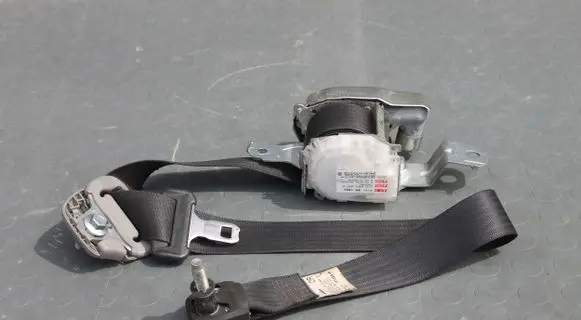 Nissan Pathfinder R51 Seat belt trim 