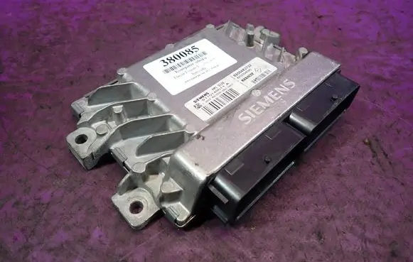 Dacia Logan I Engine control unit/module ECU 